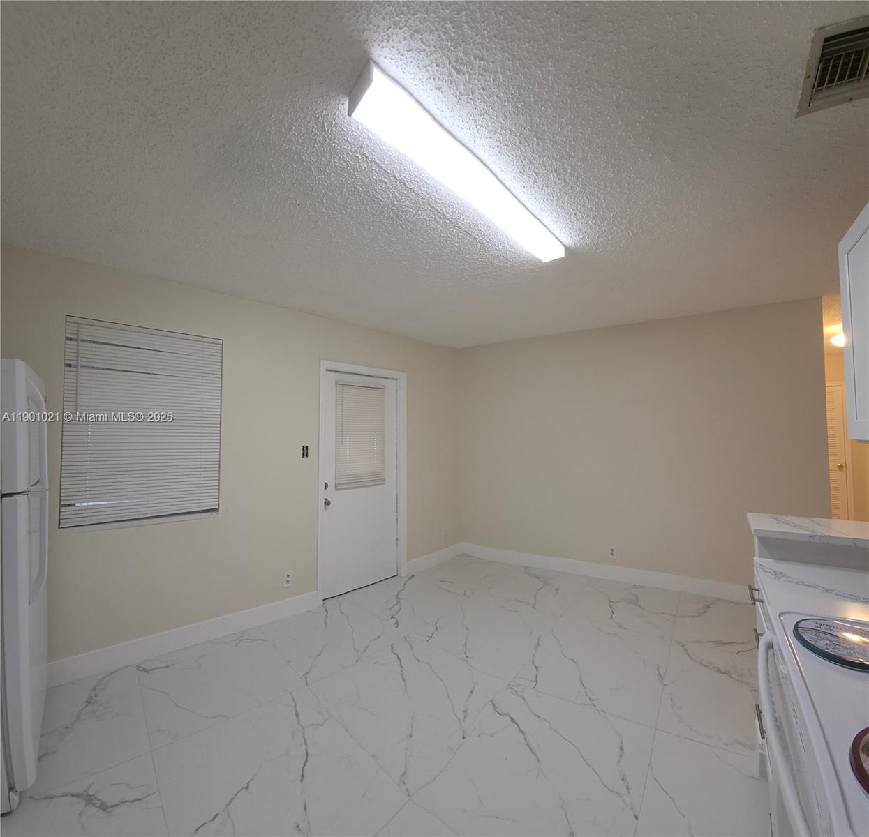 HOLLYWOOD LITTLE RANCHES - Residential Lease