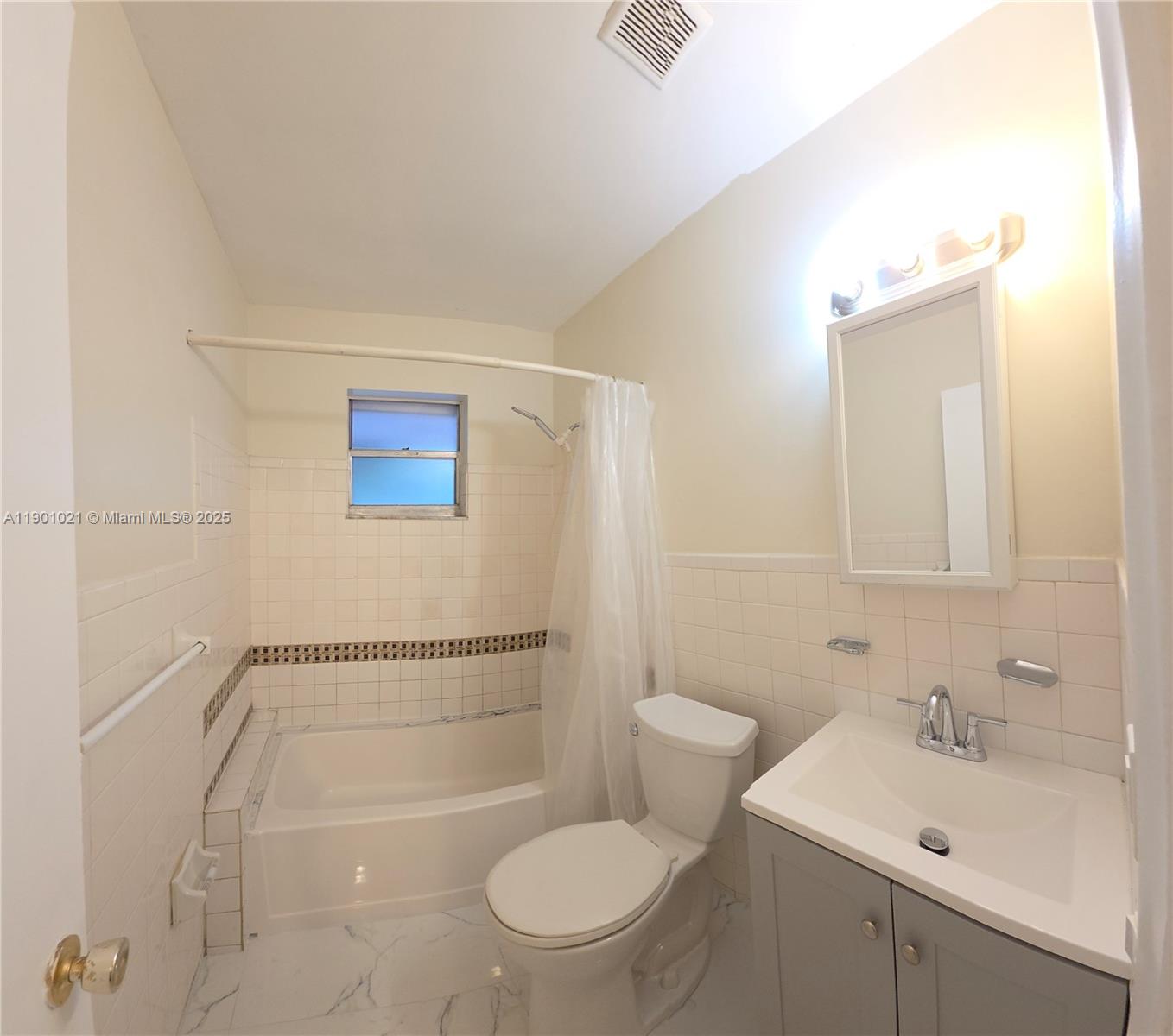 HOLLYWOOD LITTLE RANCHES - Residential Lease