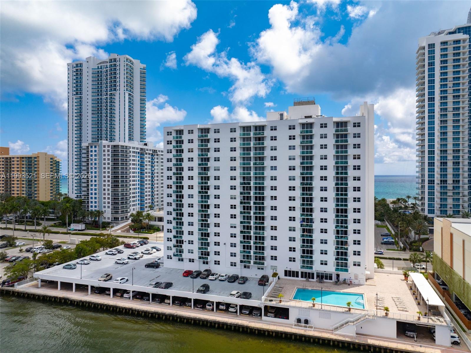 RESIDENCES ON HOLLYWOOD B - Residential