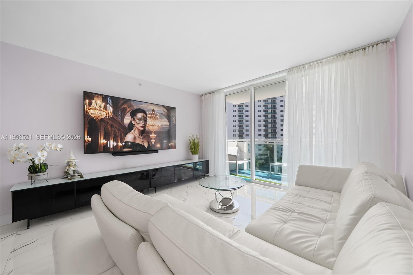 RESIDENCES ON HOLLYWOOD B - Residential