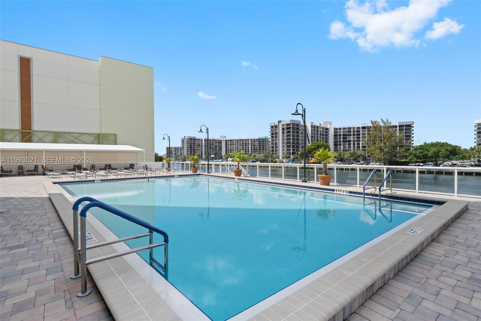 RESIDENCES ON HOLLYWOOD B - Residential