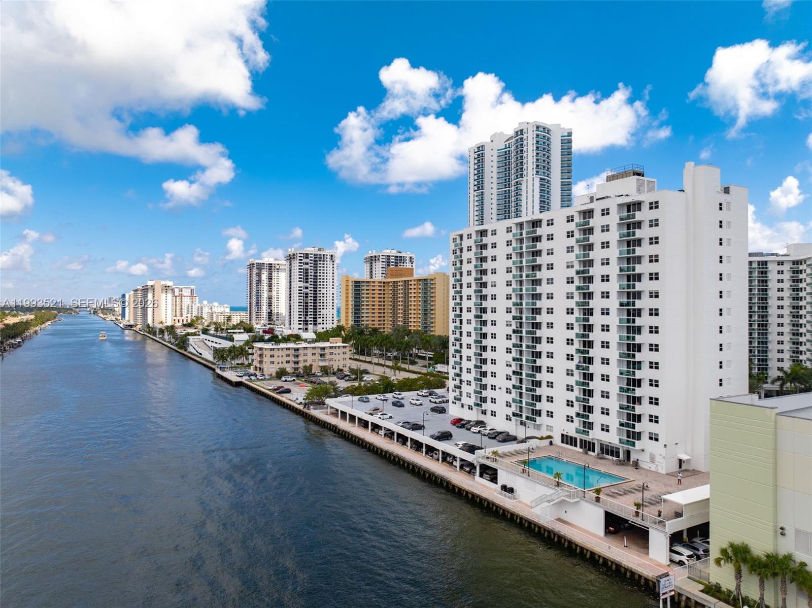 RESIDENCES ON HOLLYWOOD B - Residential