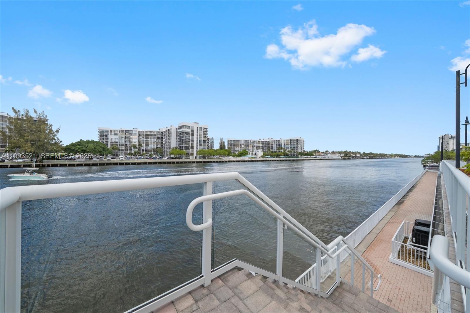 RESIDENCES ON HOLLYWOOD B - Residential