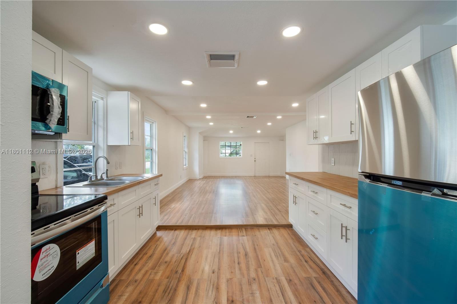 HOLLYWOOD PARK - Residential