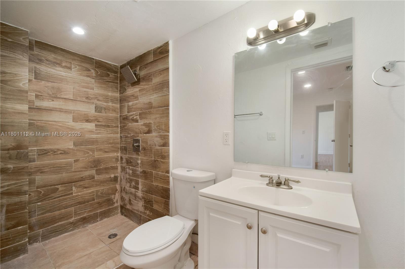 HOLLYWOOD PARK - Residential