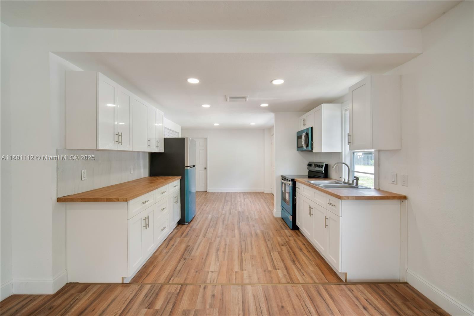 HOLLYWOOD PARK - Residential
