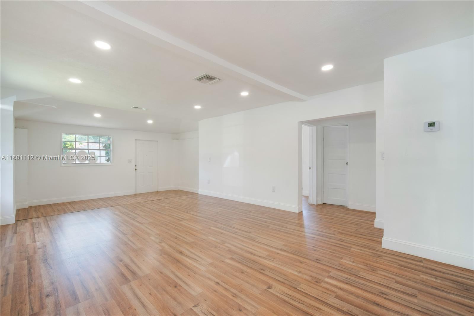 HOLLYWOOD PARK - Residential