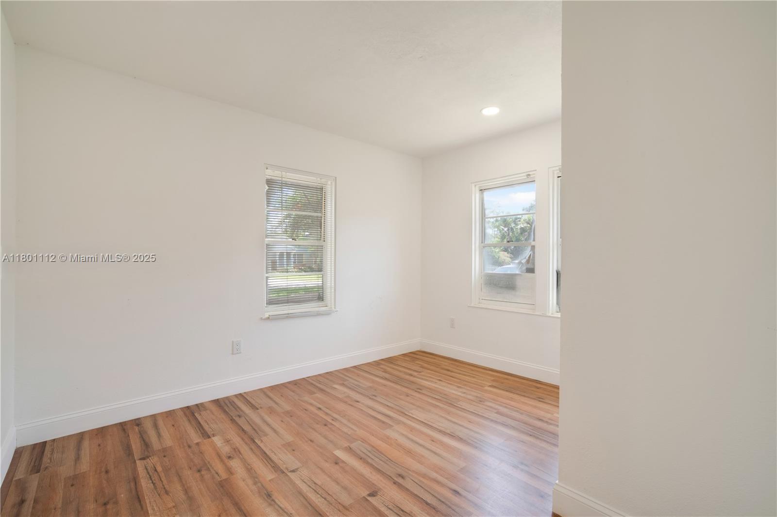 HOLLYWOOD PARK - Residential