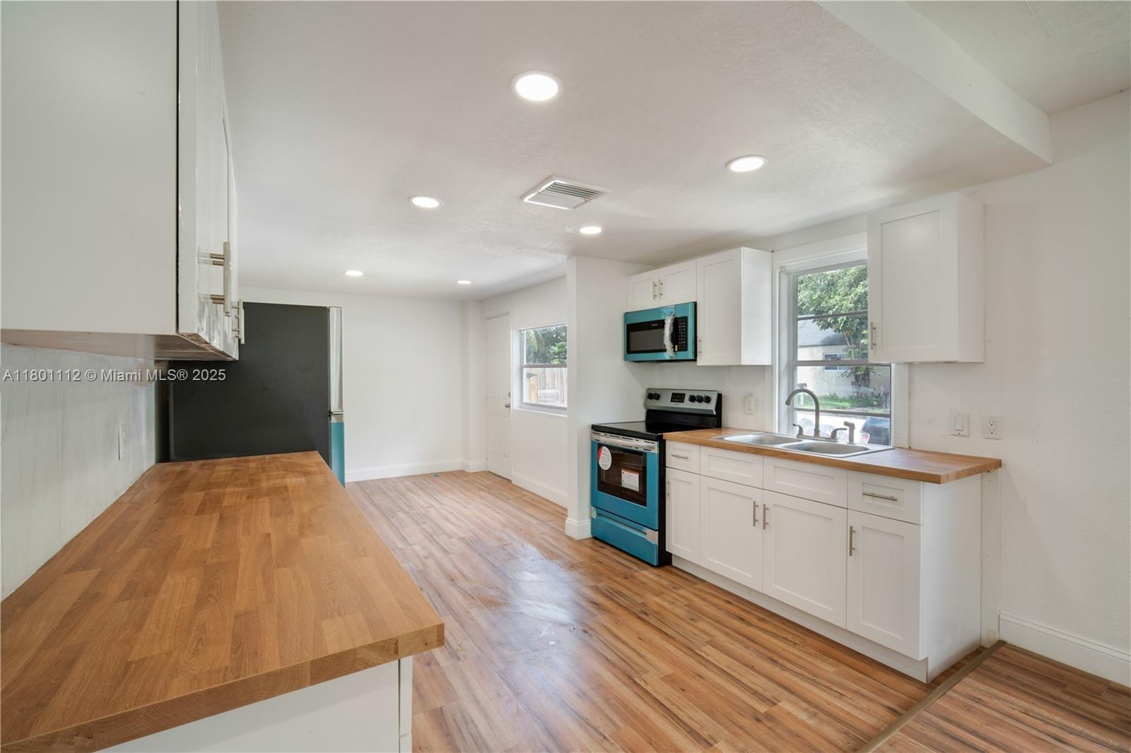 HOLLYWOOD PARK - Residential