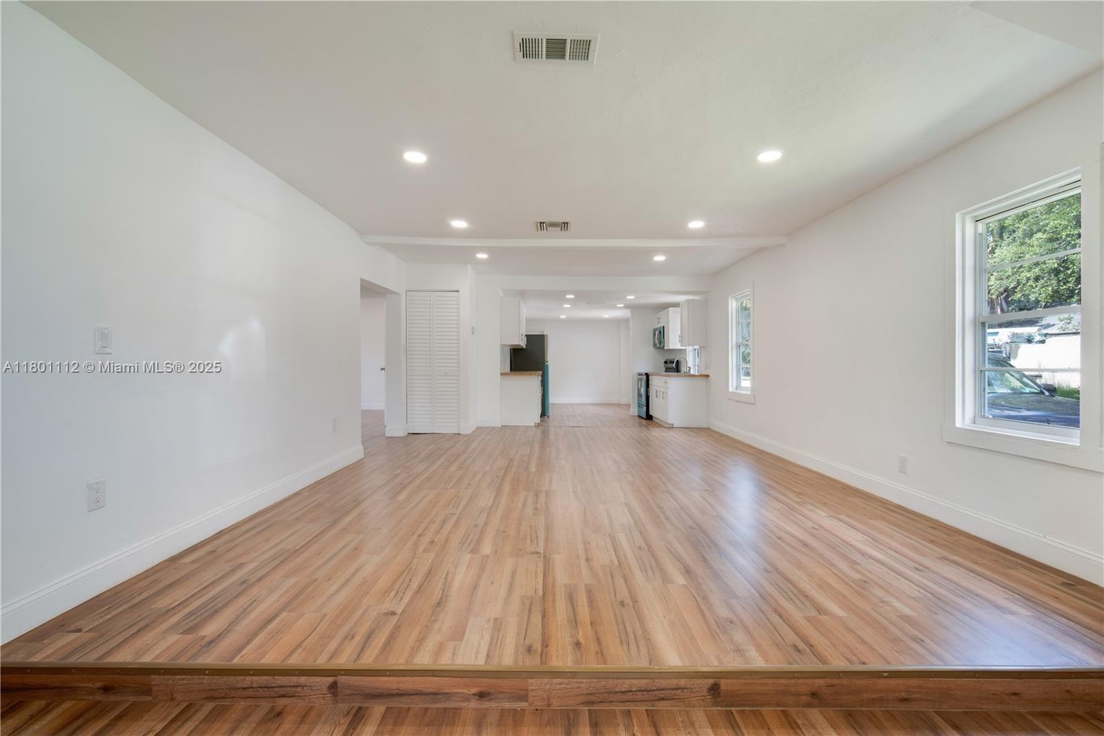 HOLLYWOOD PARK - Residential