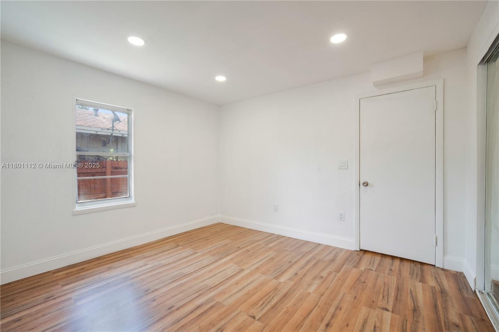 HOLLYWOOD PARK - Residential