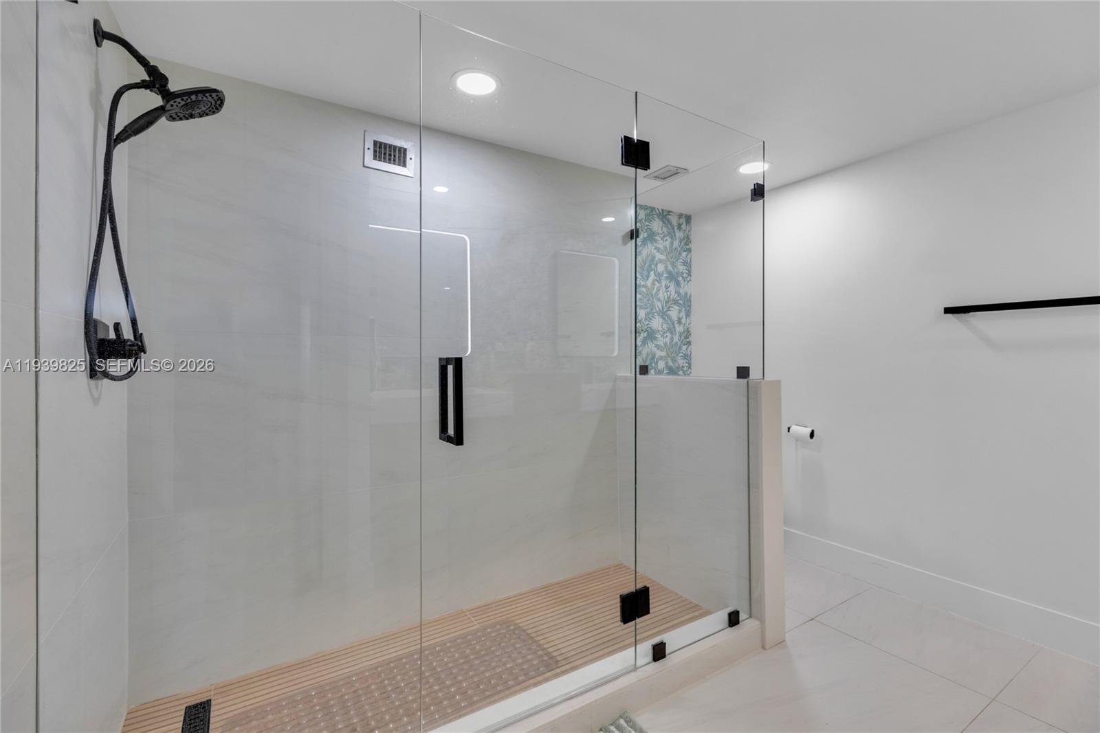 QUADOMAIN TOWER I AND IV - Residential Lease