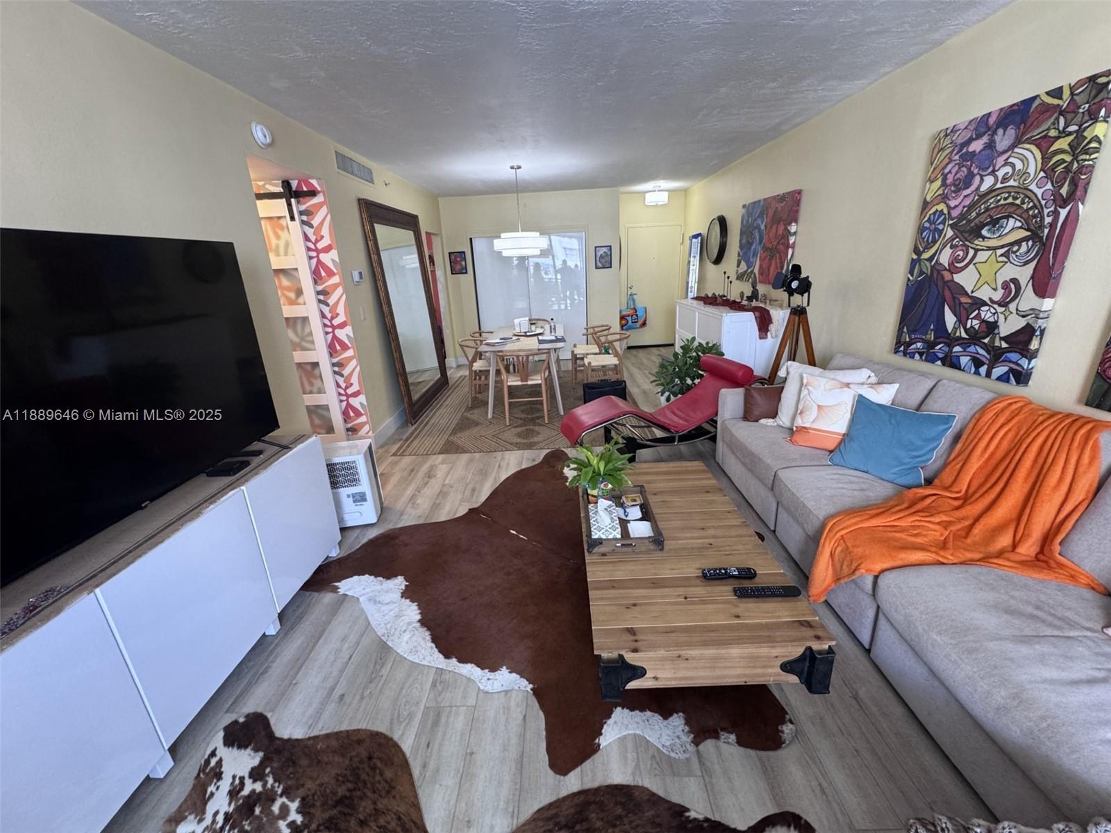 RESIDENCES ON HOLLYWOOD B - Residential