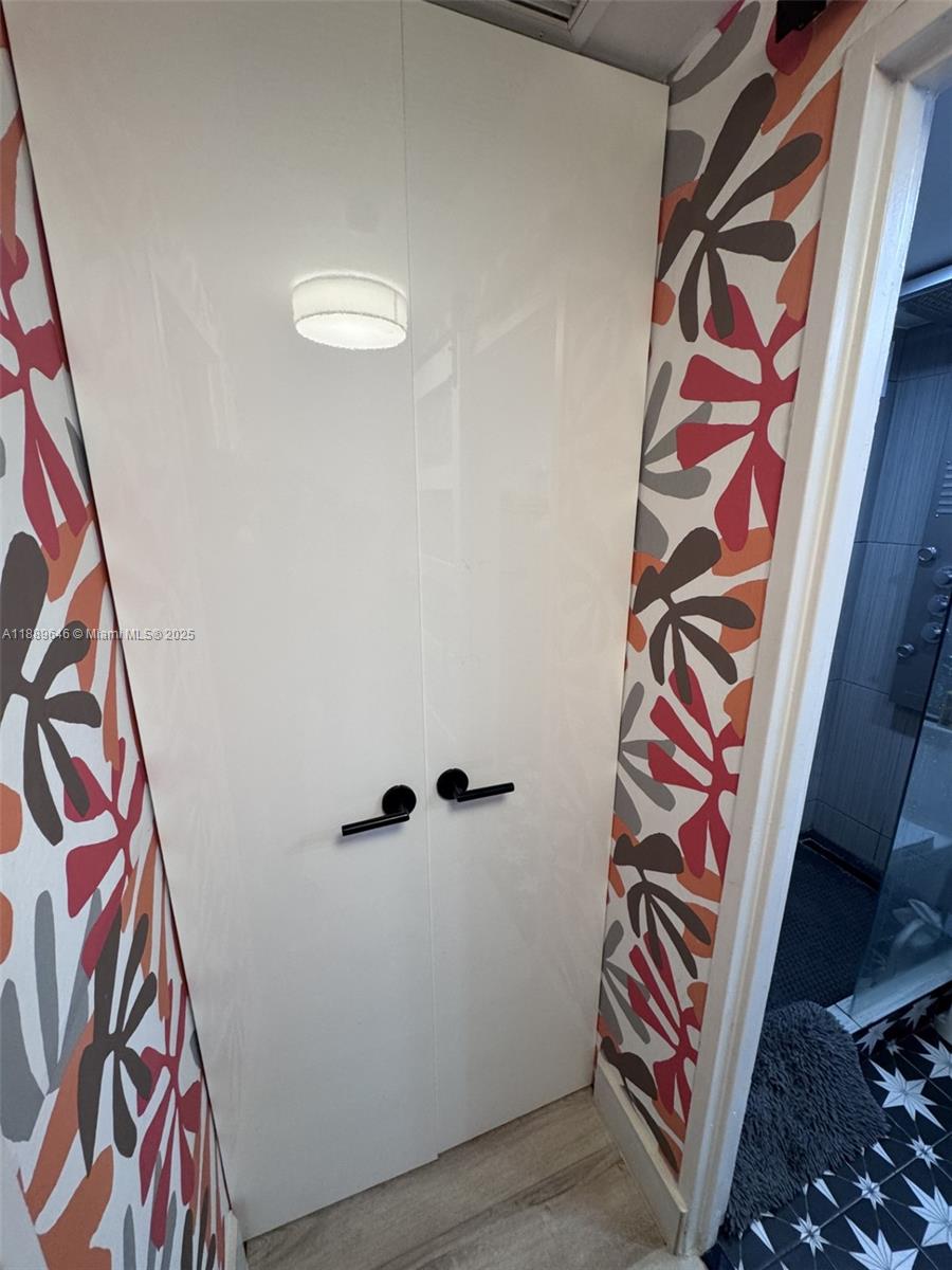 RESIDENCES ON HOLLYWOOD B - Residential