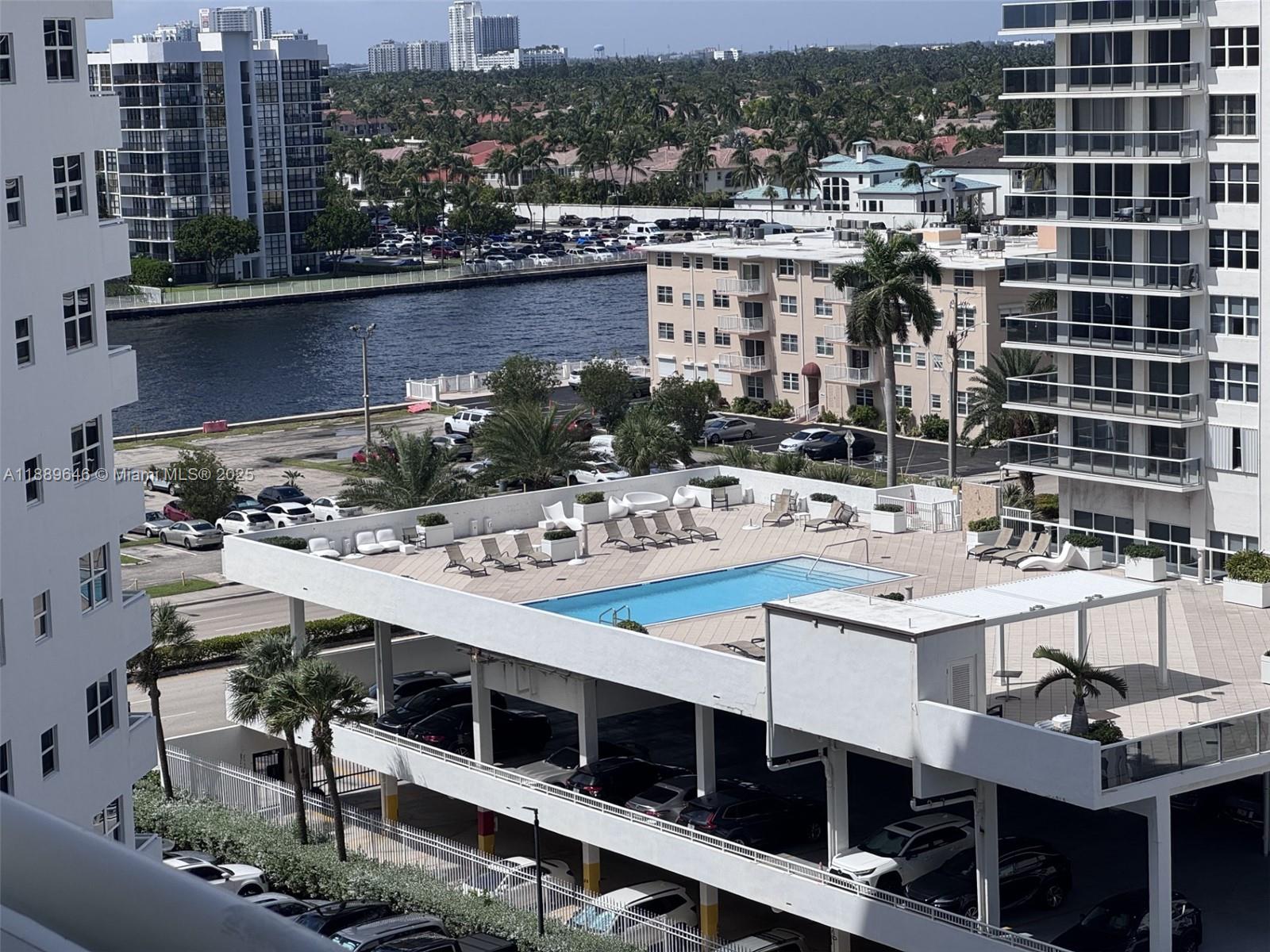 RESIDENCES ON HOLLYWOOD B - Residential