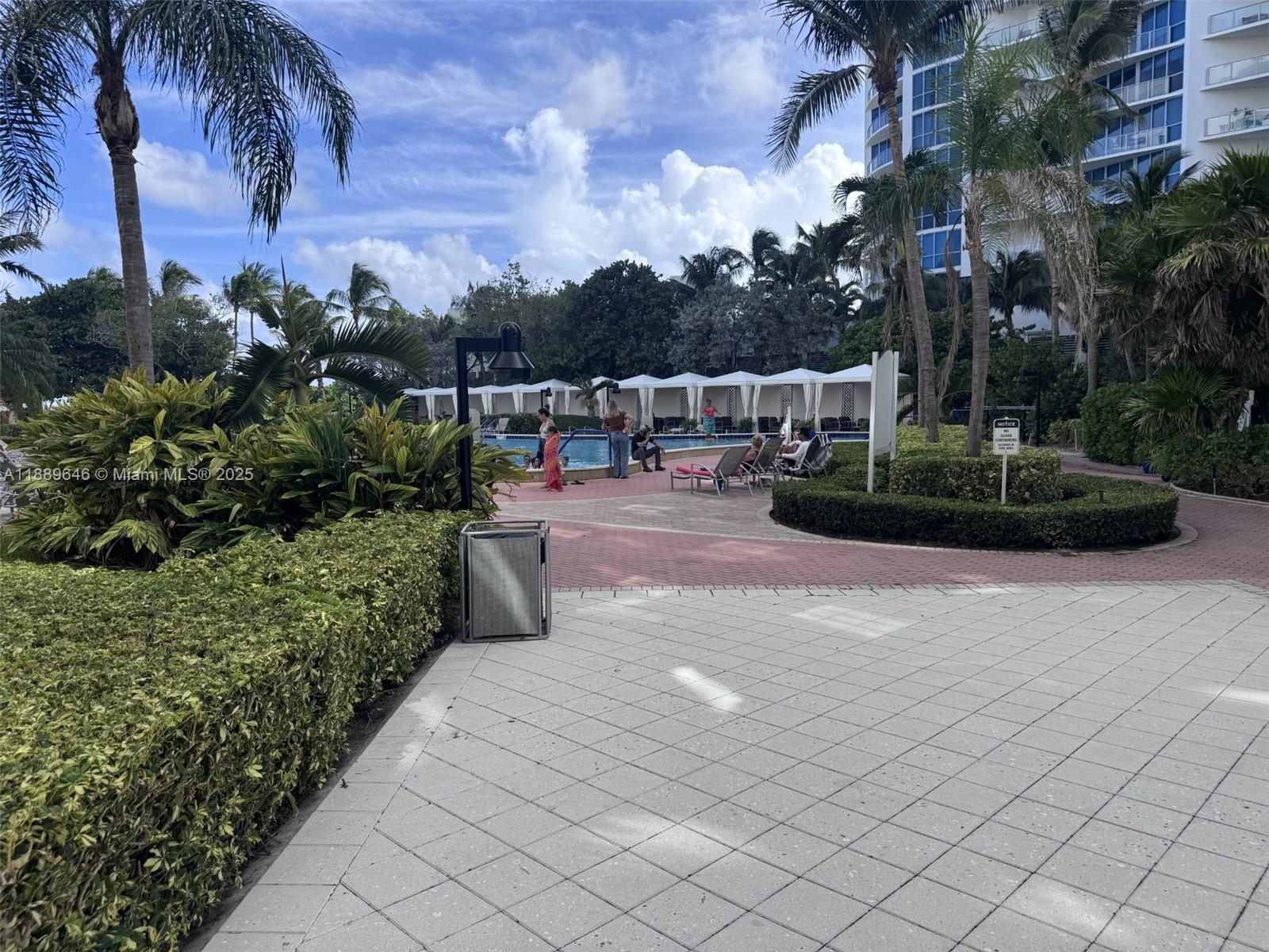 RESIDENCES ON HOLLYWOOD B - Residential