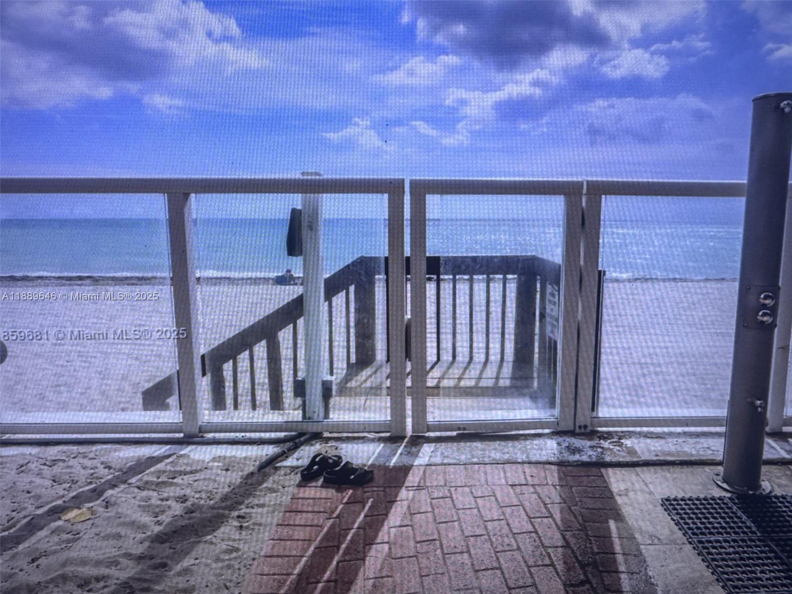 RESIDENCES ON HOLLYWOOD B - Residential