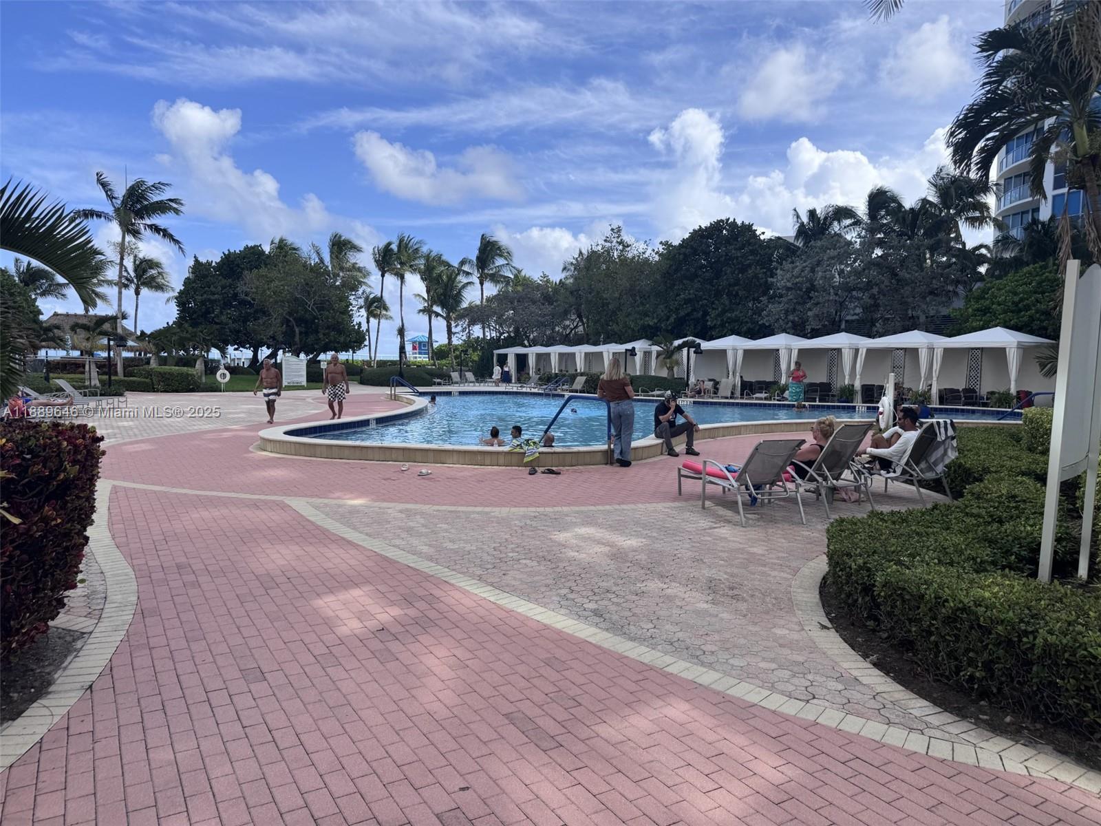 RESIDENCES ON HOLLYWOOD B - Residential