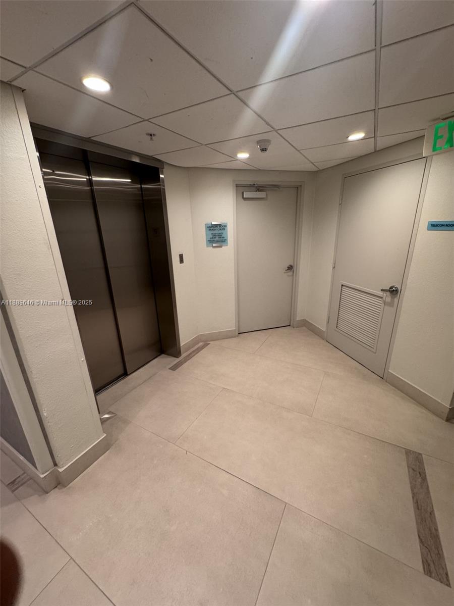 RESIDENCES ON HOLLYWOOD B - Residential