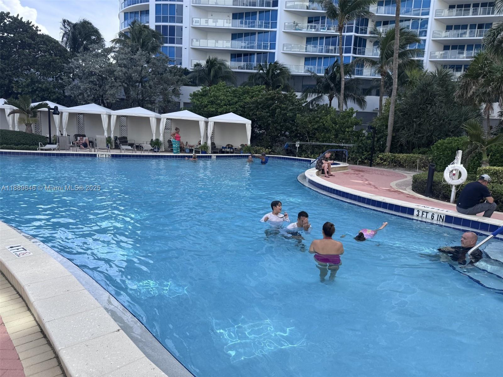 RESIDENCES ON HOLLYWOOD B - Residential