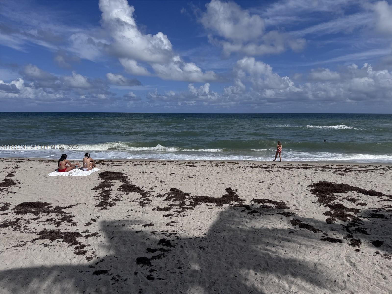 RESIDENCES ON HOLLYWOOD B - Residential