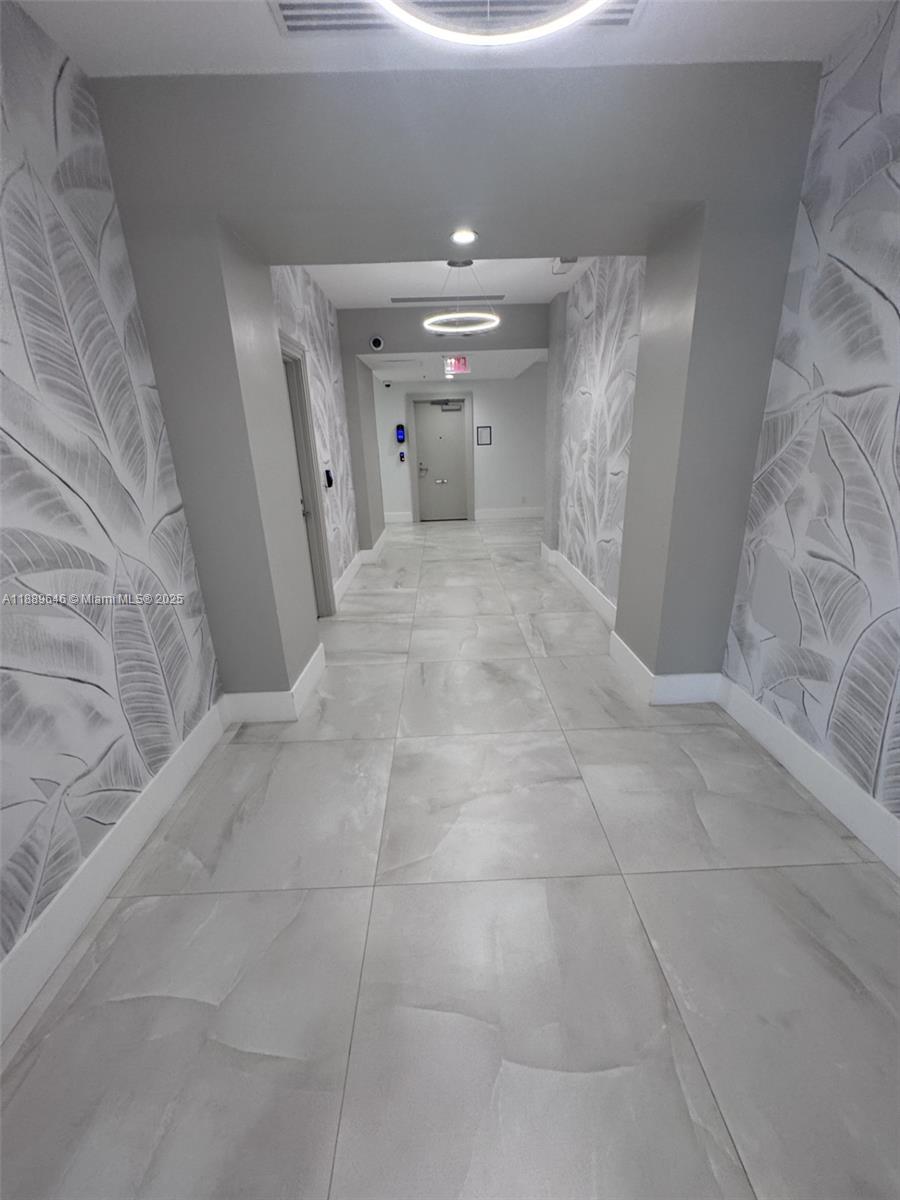 3001 S Ocean Dr 907