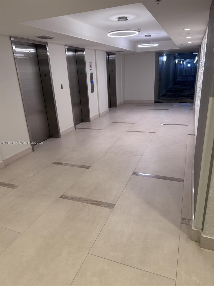 RESIDENCES ON HOLLYWOOD B - Residential