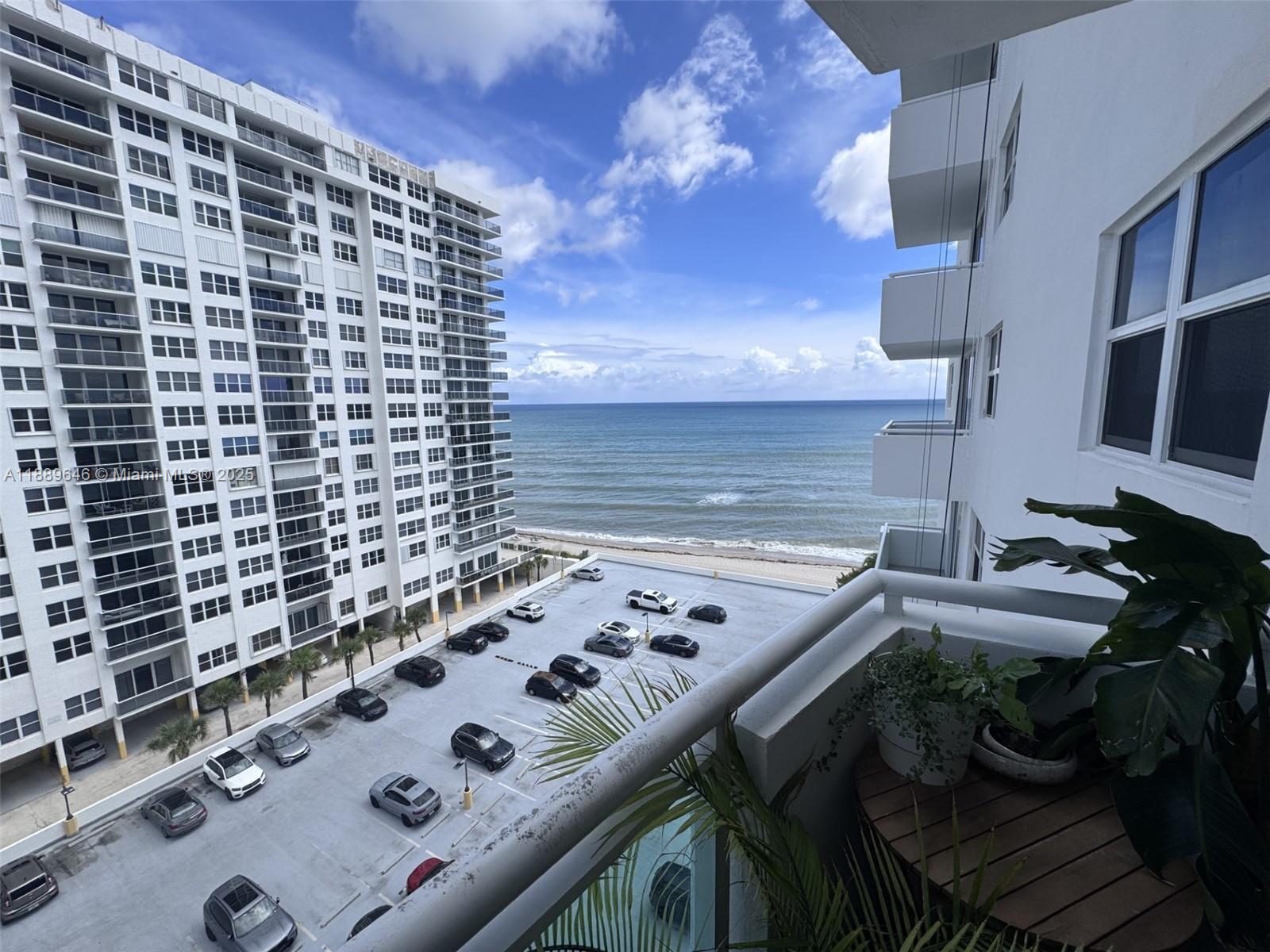 RESIDENCES ON HOLLYWOOD B - Residential