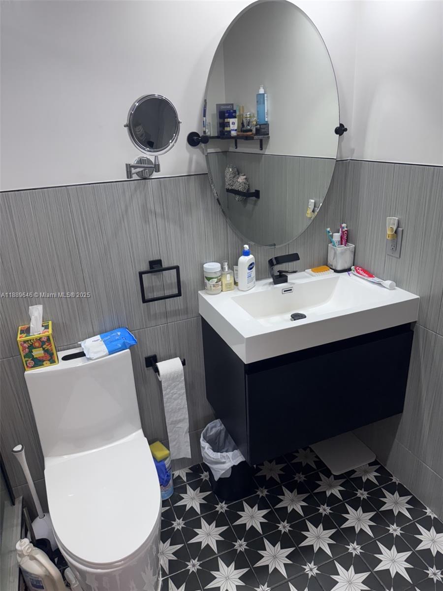 RESIDENCES ON HOLLYWOOD B - Residential