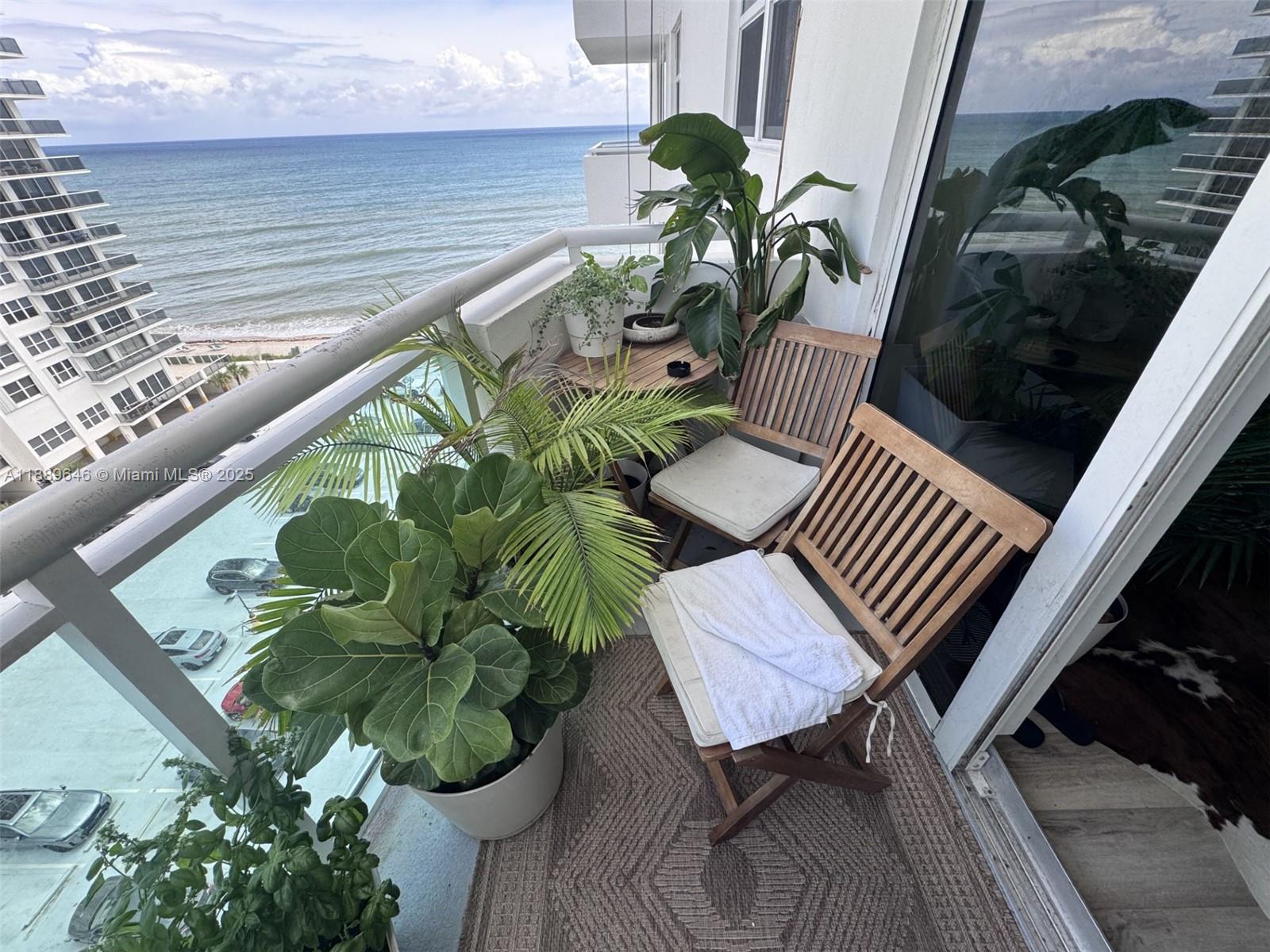 RESIDENCES ON HOLLYWOOD B - Residential