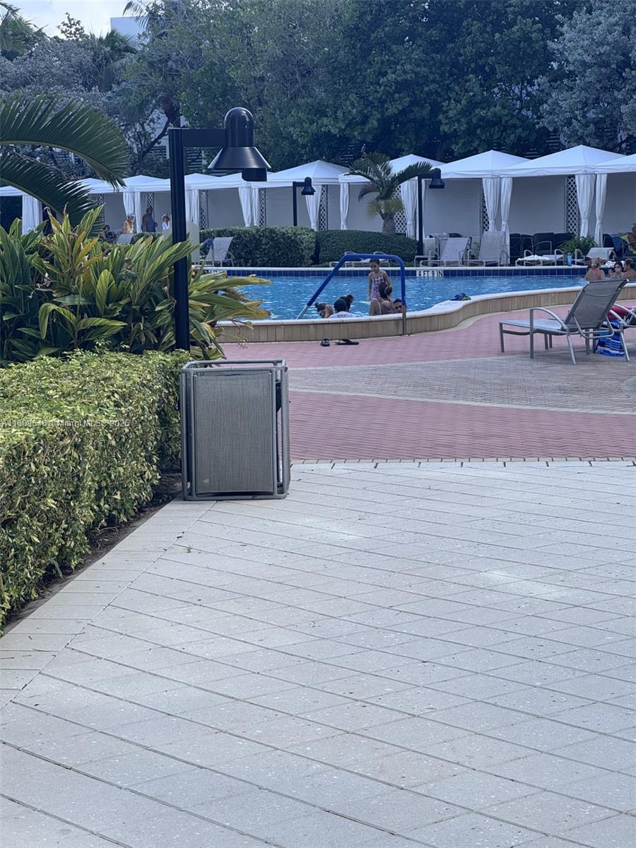 RESIDENCES ON HOLLYWOOD B - Residential