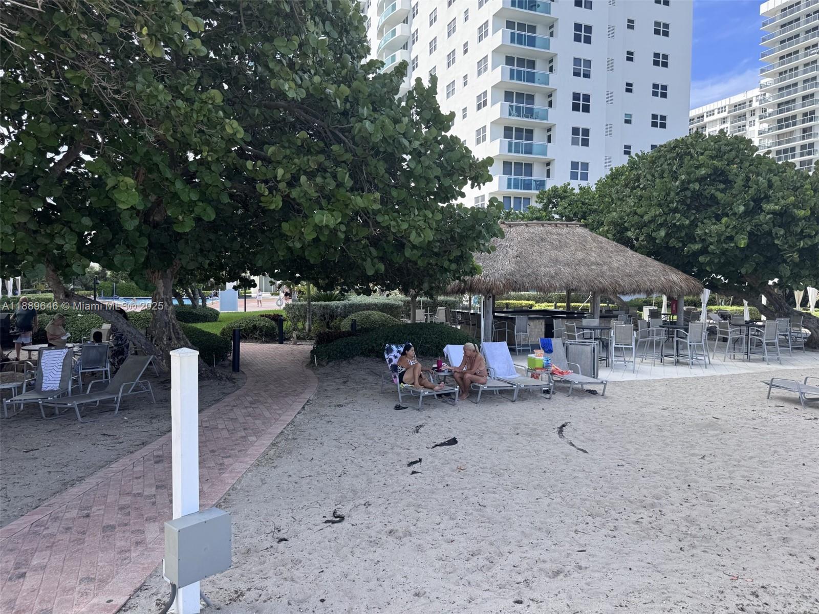 RESIDENCES ON HOLLYWOOD B - Residential