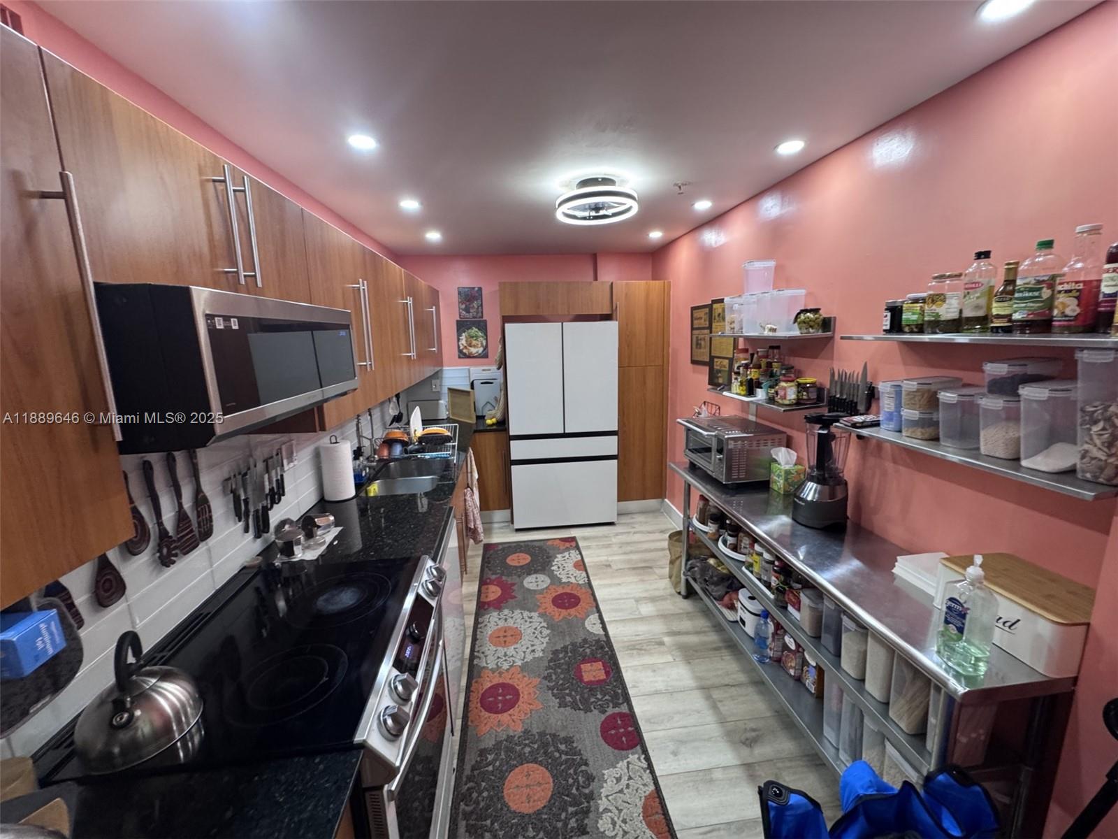 RESIDENCES ON HOLLYWOOD B - Residential