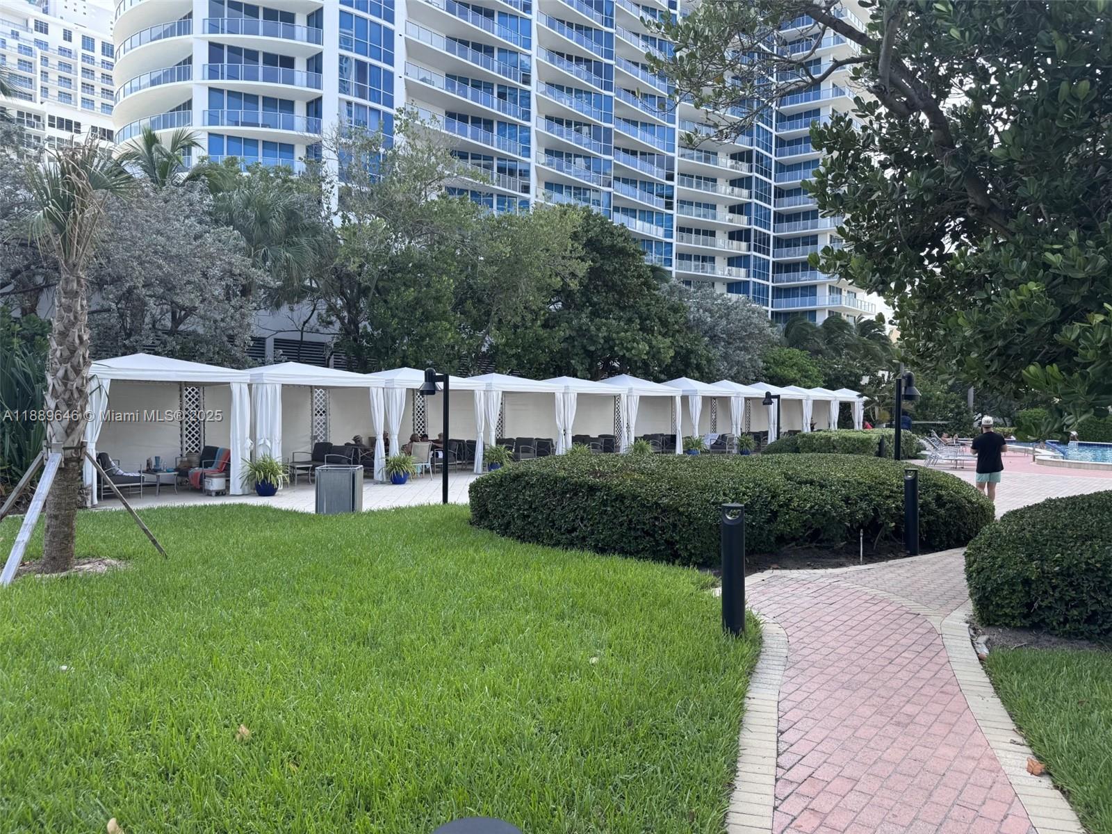 RESIDENCES ON HOLLYWOOD B - Residential