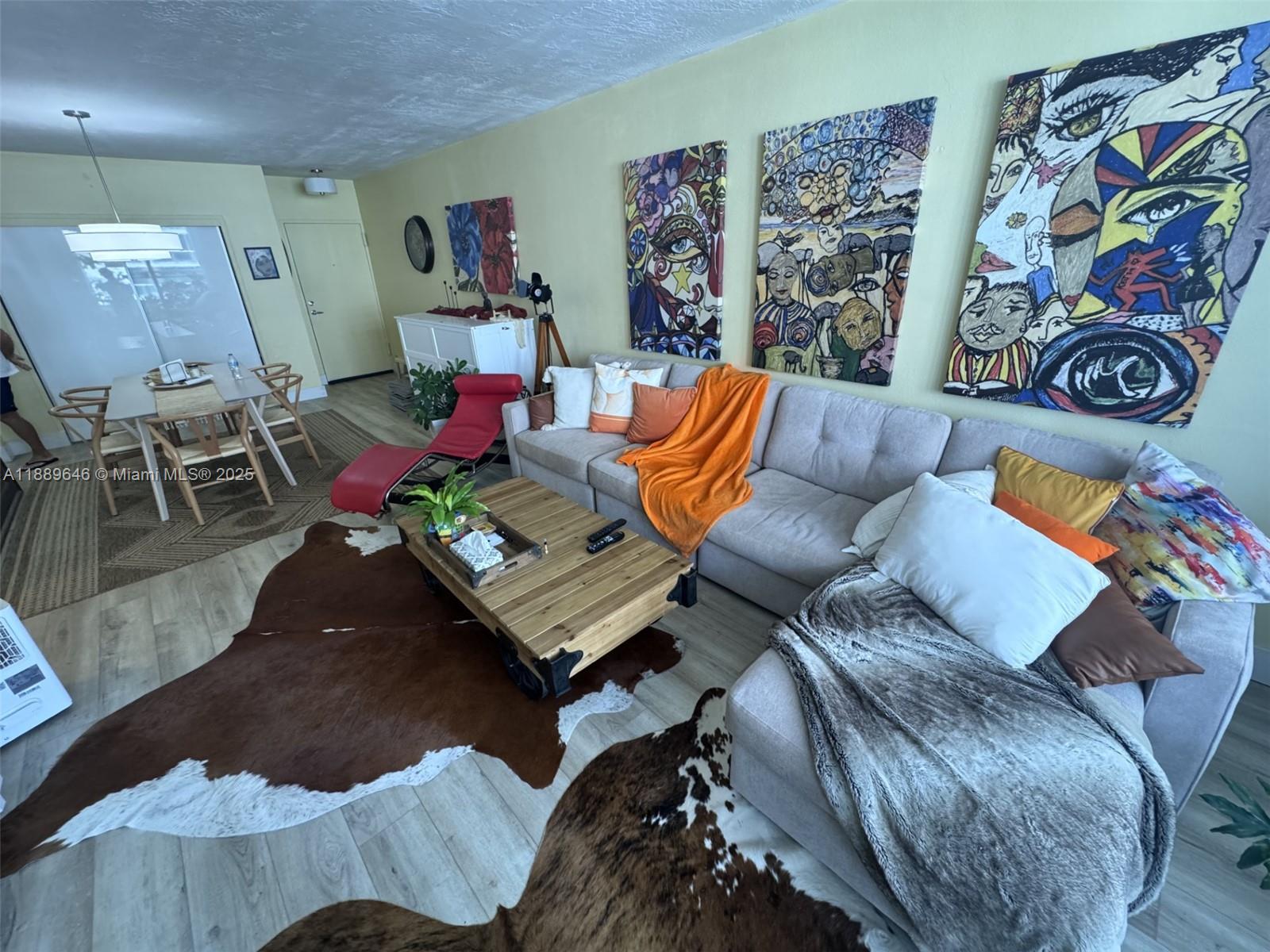 RESIDENCES ON HOLLYWOOD B - Residential