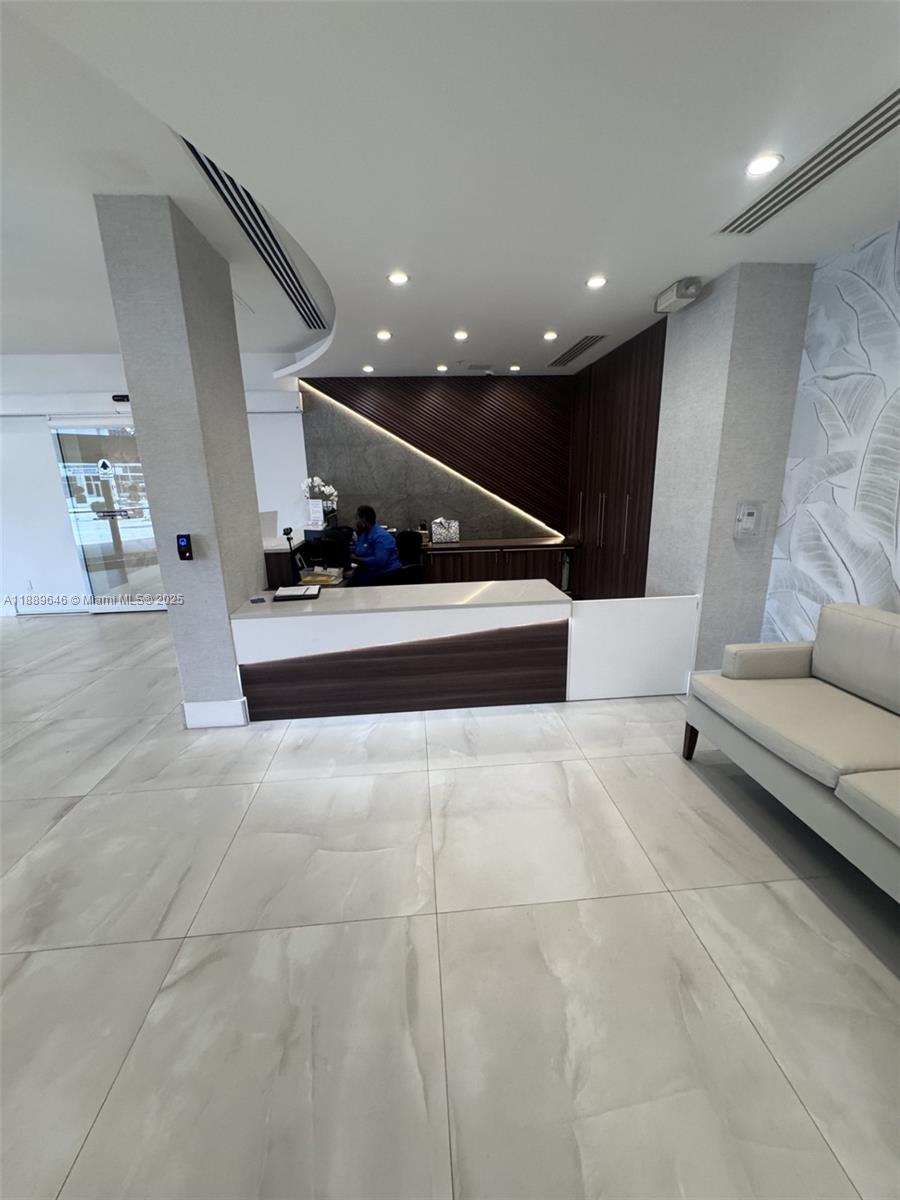 3001 S Ocean Dr 907