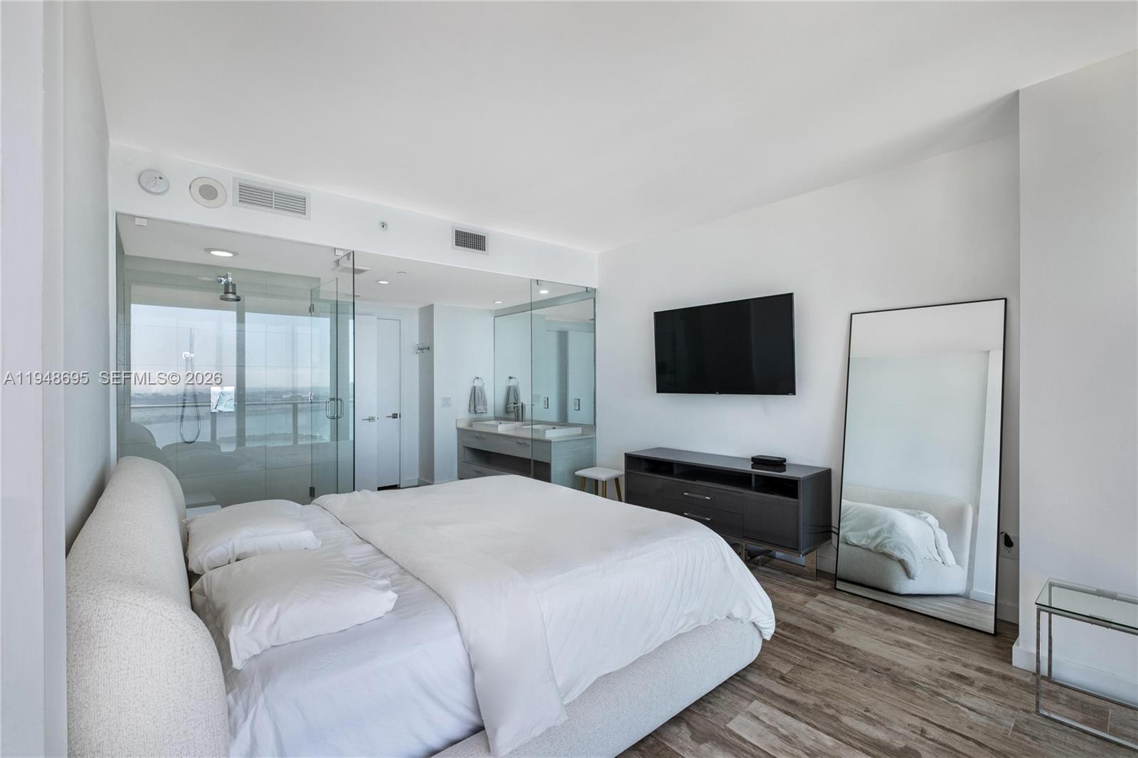 PARAISO BAY CONDO - Residential