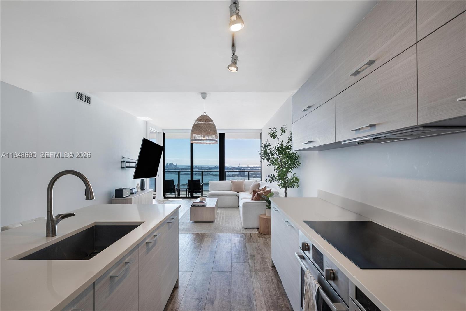 PARAISO BAY CONDO - Residential