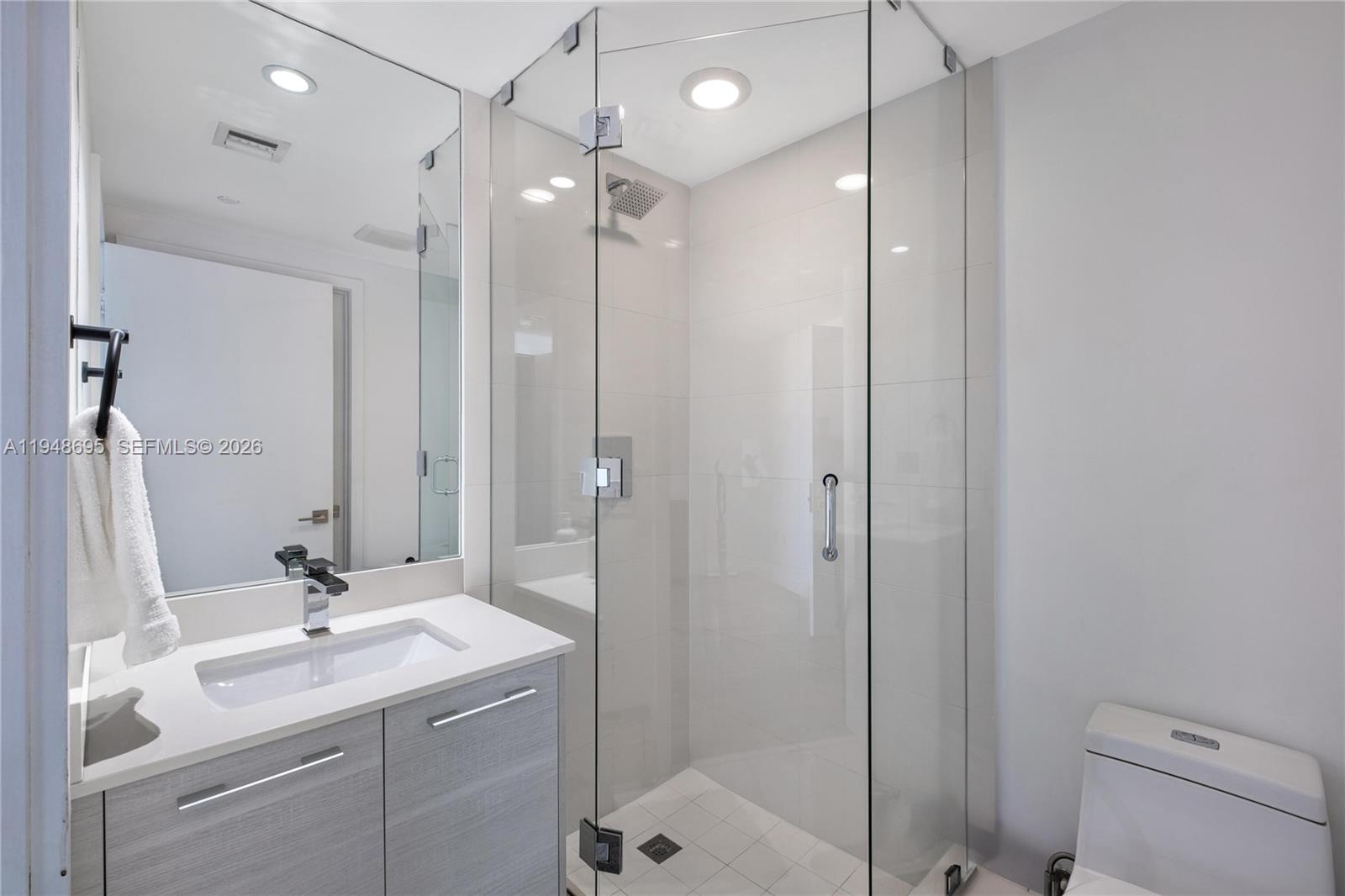 PARAISO BAY CONDO - Residential