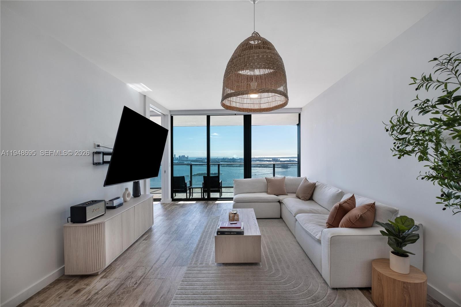 PARAISO BAY CONDO - Residential