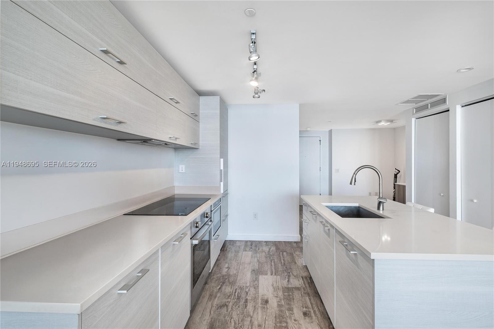 PARAISO BAY CONDO - Residential