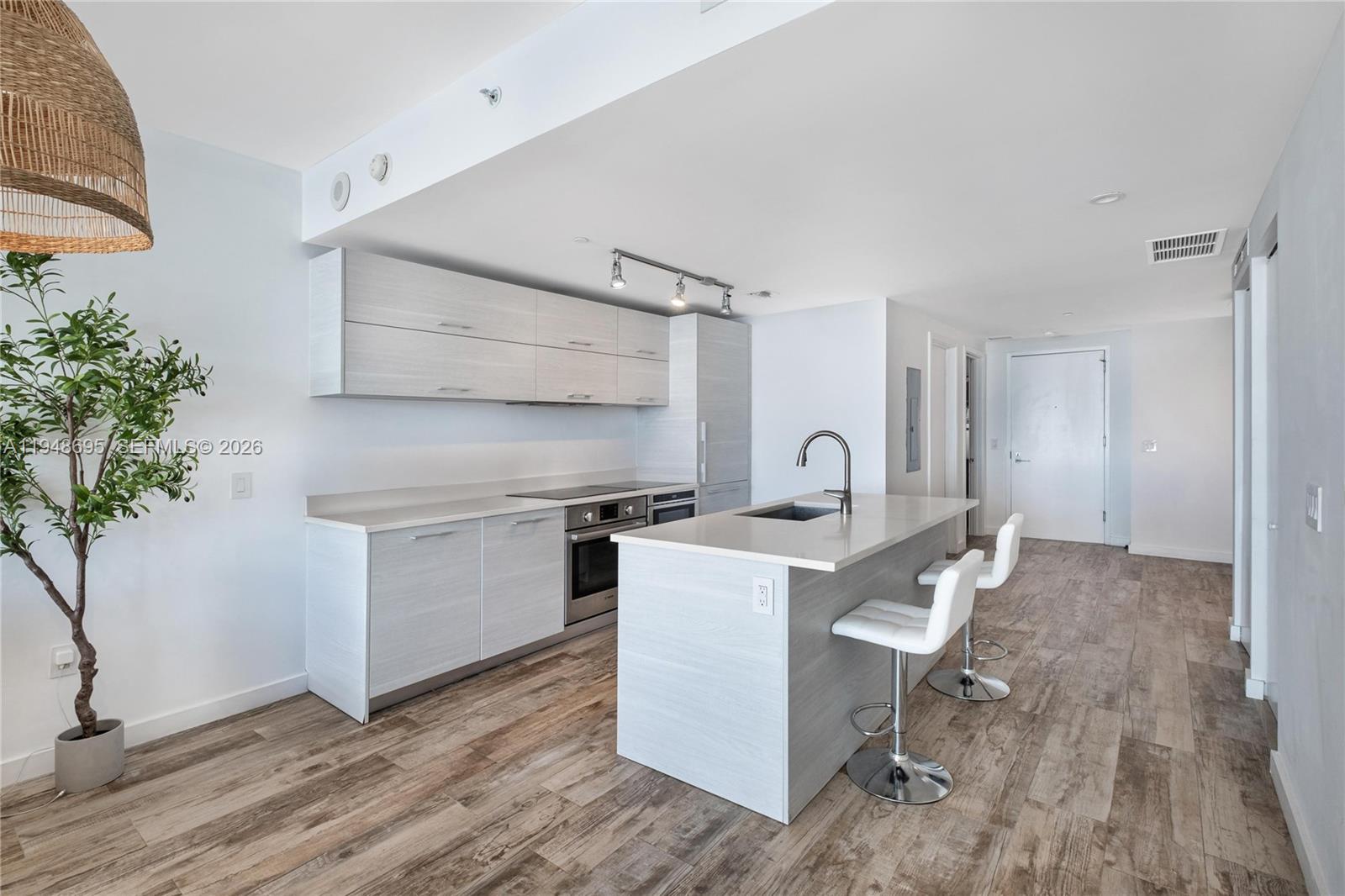 PARAISO BAY CONDO - Residential