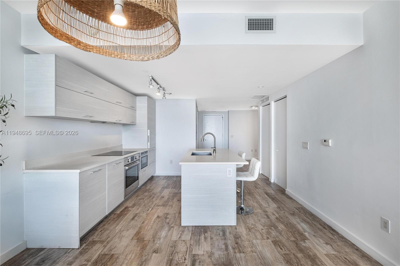 PARAISO BAY CONDO - Residential