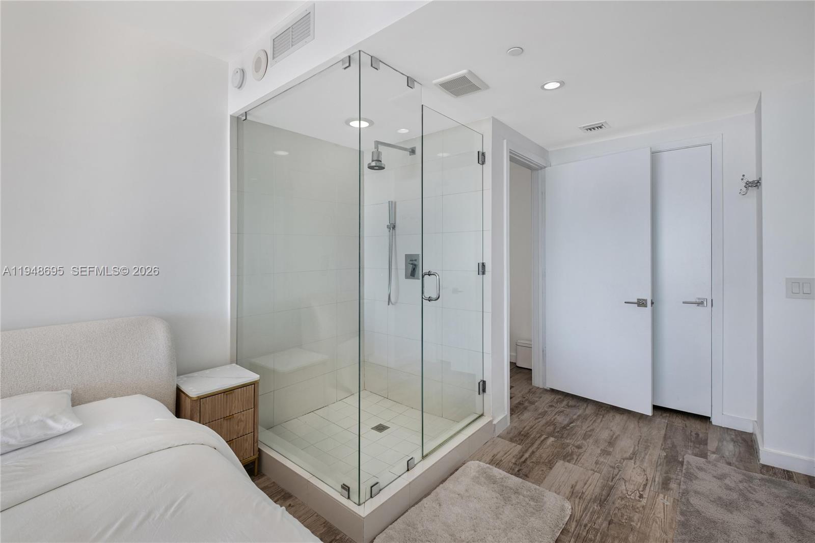 PARAISO BAY CONDO - Residential