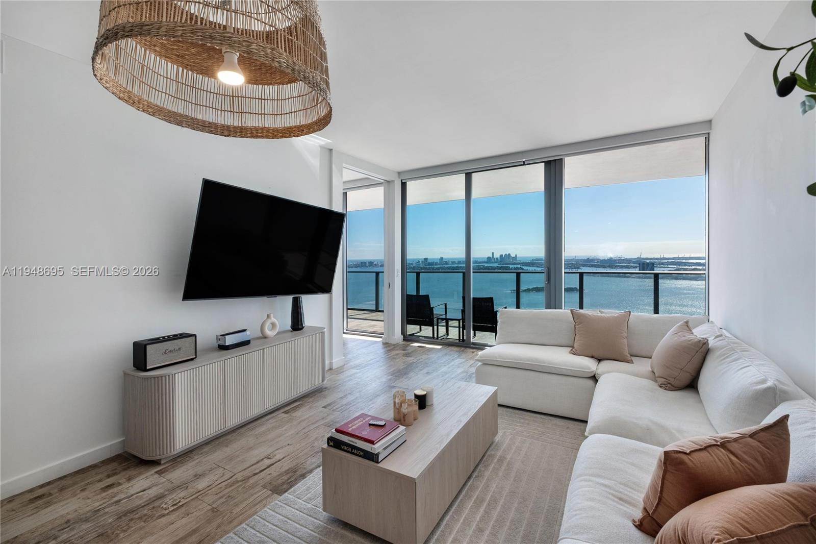 PARAISO BAY CONDO - Residential
