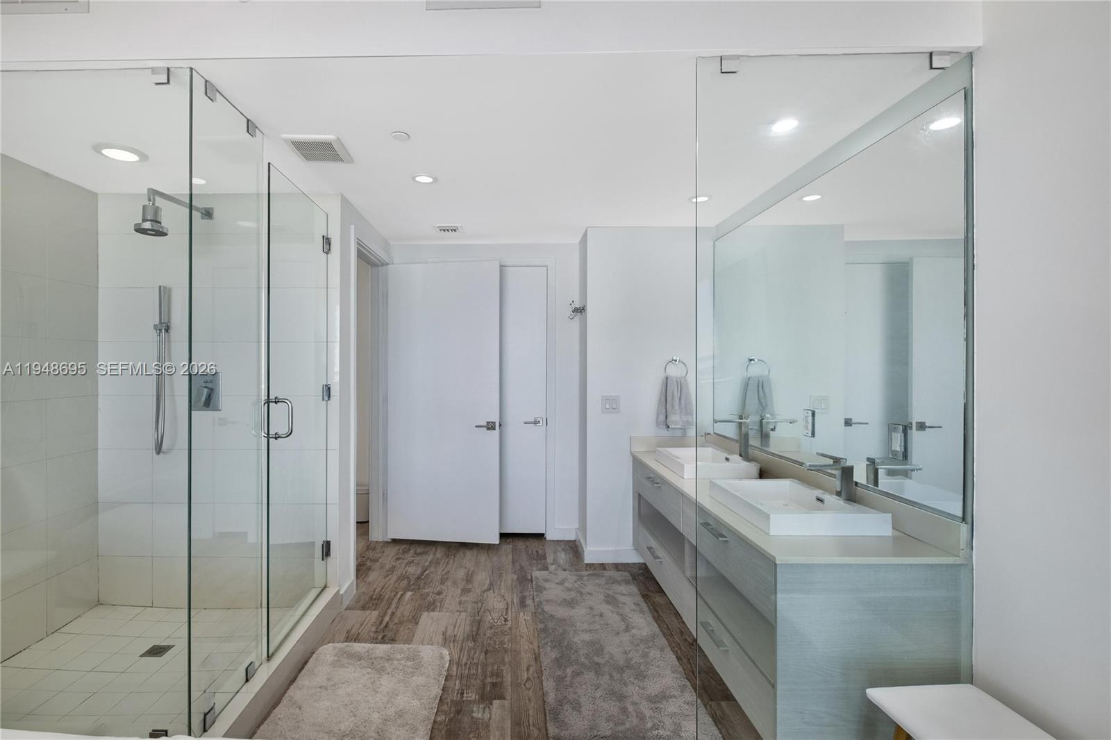 PARAISO BAY CONDO - Residential