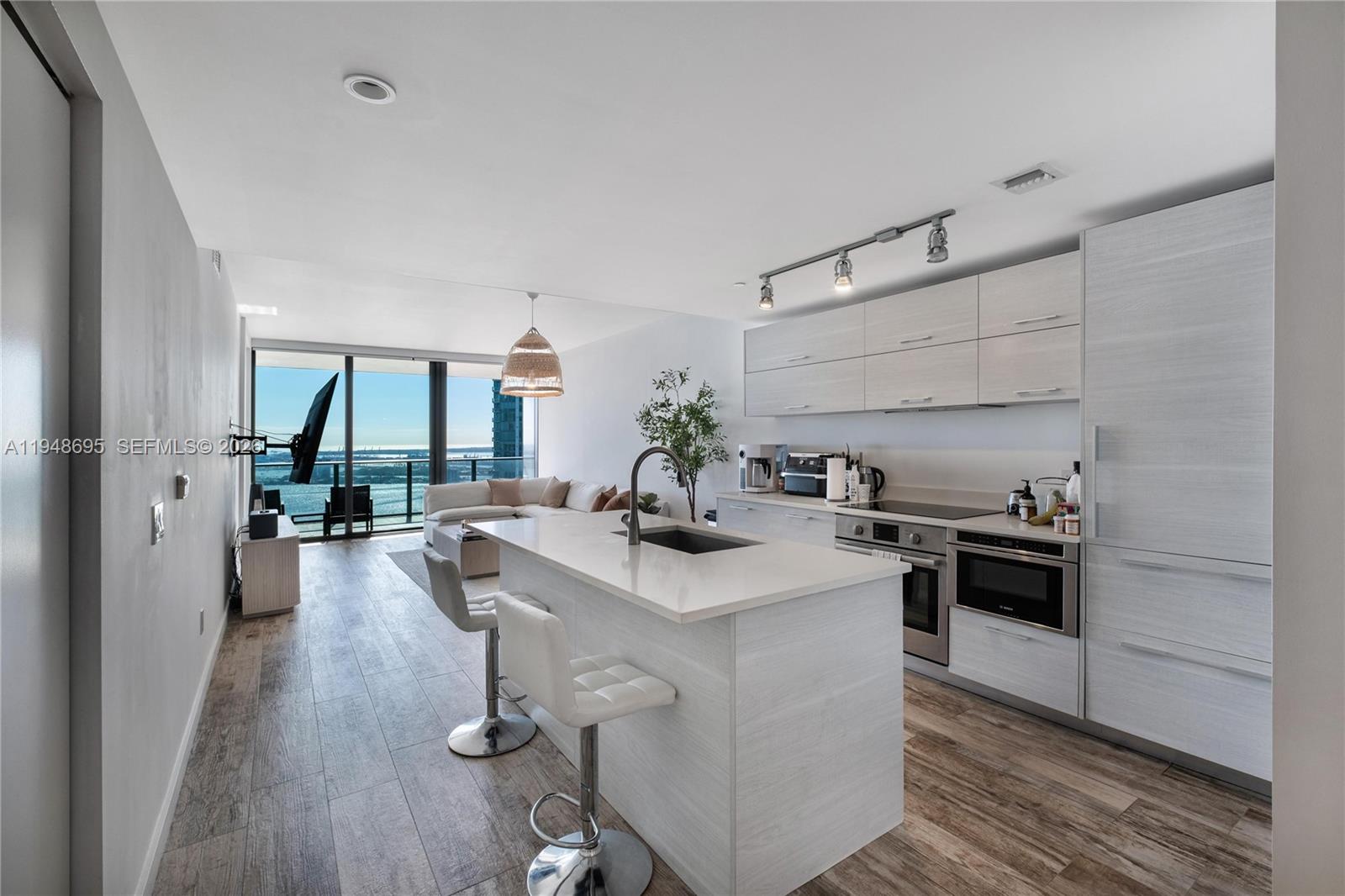 PARAISO BAY CONDO - Residential