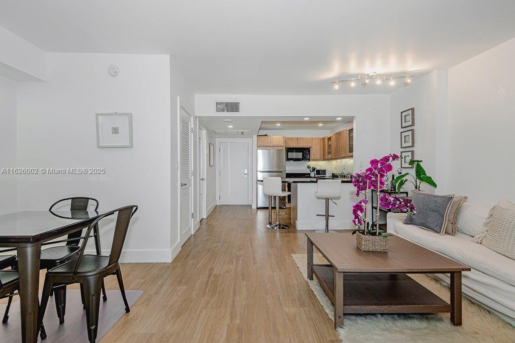 RONEY PALACE CONDO - Residential Lease