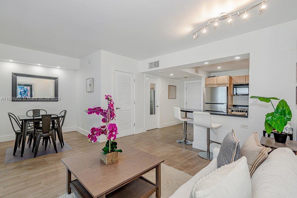 RONEY PALACE CONDO - Residential Lease