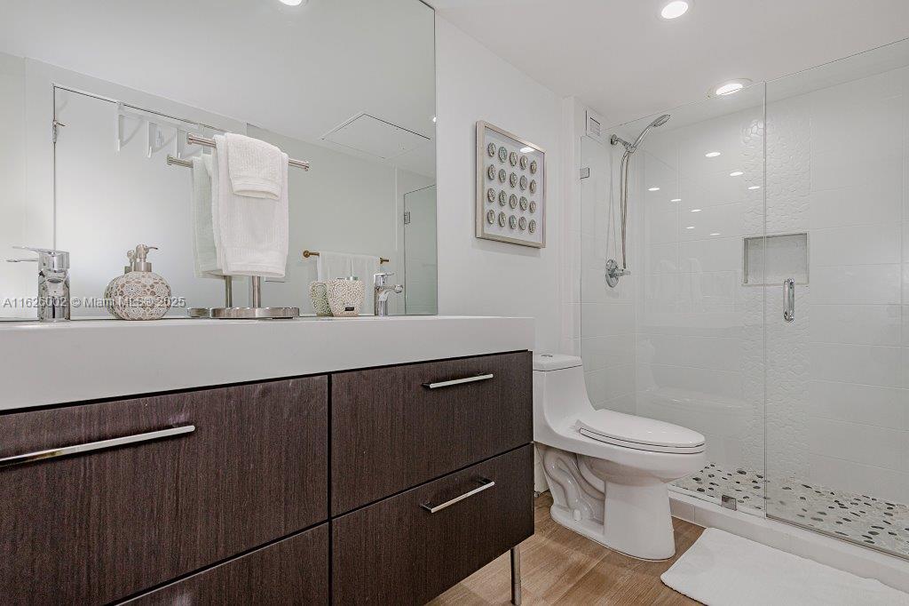 RONEY PALACE CONDO - Residential Lease